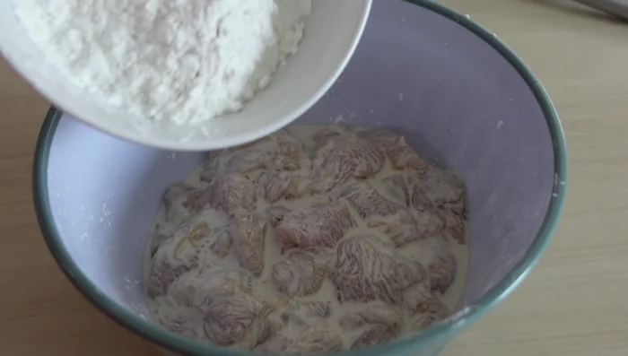 Coat the chicken with the remaining 1/3 cornstarch for a thick batter (85.4).