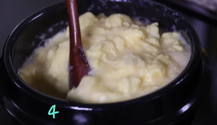 When the egg is about 80% cooked (around 4 minutes), reduce the heat to low.