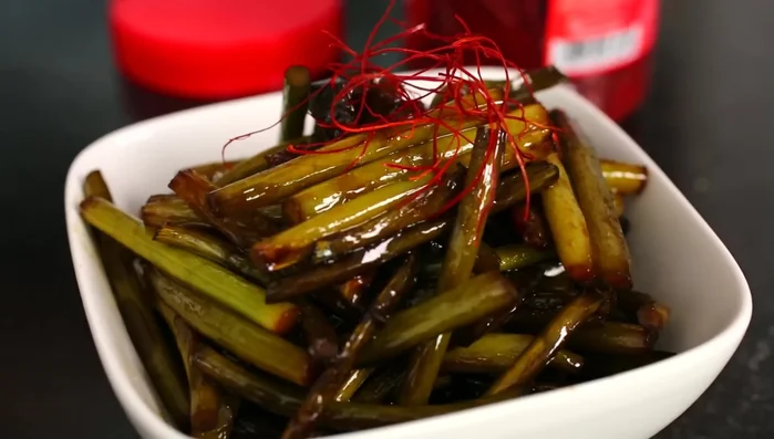 Garnish with shredded red pepper (optional). Serve hot with rice (526.12).