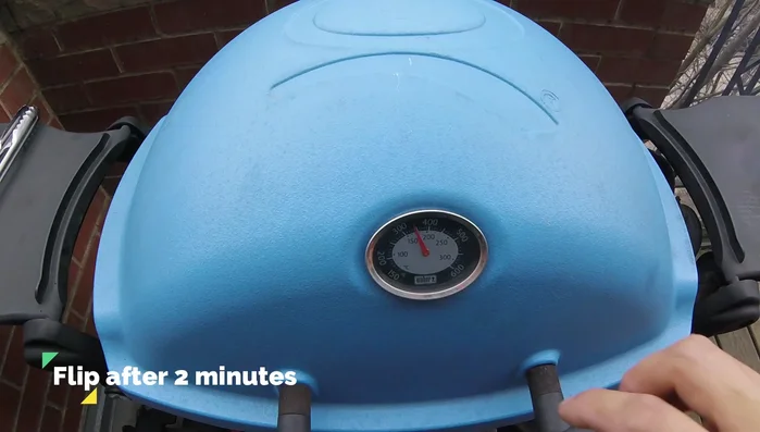 Close the lid and cook for 2 minutes, then flip. [234.64]