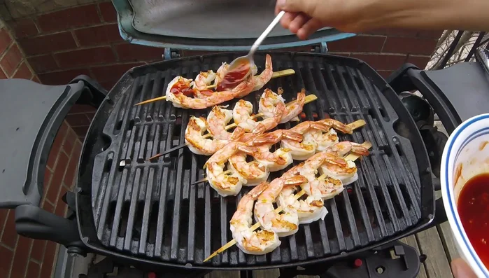 Baste shrimp with half of the gochujang honey glaze. Close the lid and cook for 30-60 seconds. [267.04]