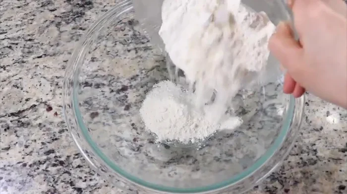 Combine 3/4 cup all-purpose flour, 1/4 cup Korean frying mix (or more flour), 1/2 teaspoon salt, and 1 egg in a bowl. [135.62]