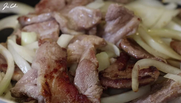 Reduce heat, add about two-thirds of the sauce, and toss to coat. Braise for about three minutes. [279.919]