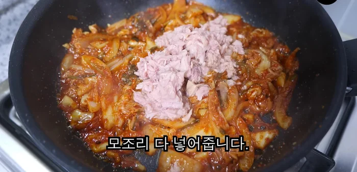 Add canned tuna (with its oil) and 1/2 cup of water. Simmer until moisture evaporates. Add more red pepper powder for darker color.
