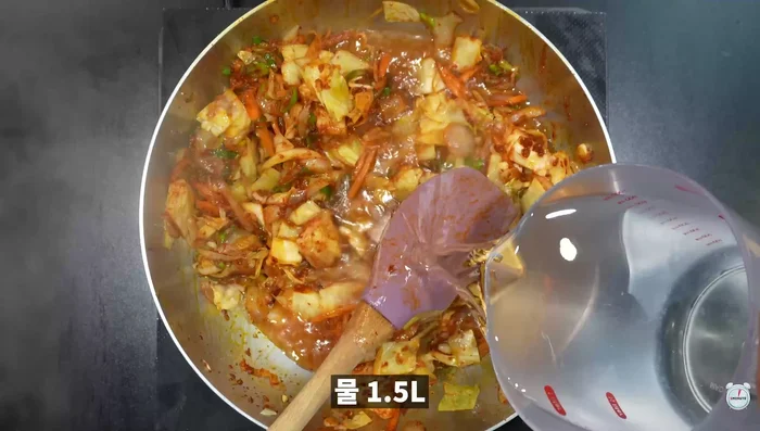 When the vegetables are almost done, add radish, then fine red pepper powder.