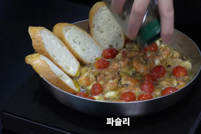Plate the gambas with bread and parsley.