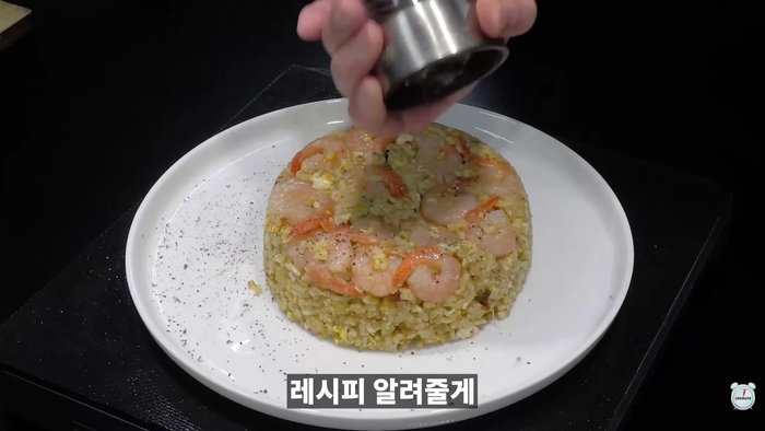 Pour olive oil into a pan.