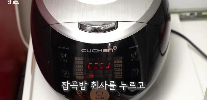 Add 310ml of water (including the water used to soak the mushrooms) to the rice cooker. Cook using the mixed grain setting.