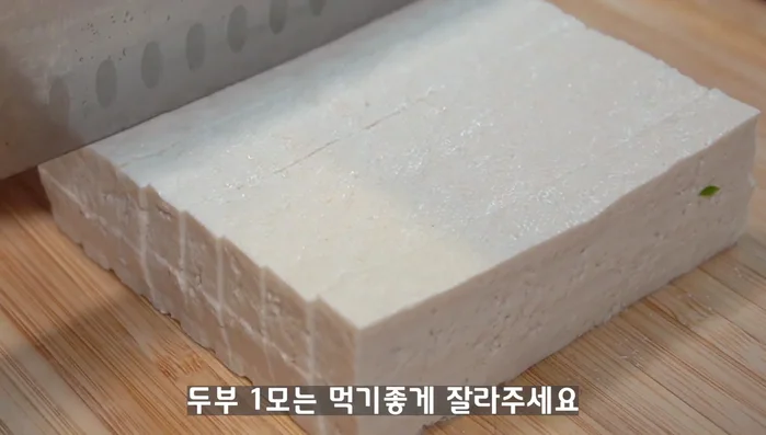 Add Gochujang, Gochugaru, Soy sauce, and Sugar. Adjust the amount of seasoning to your preference.