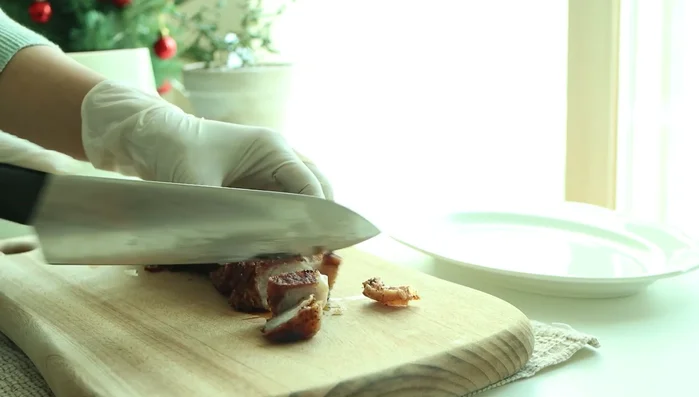 Cut the cooked meat into bite-sized pieces.