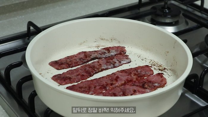 Fry 4 strips of bacon in a frying pan until crispy. Drain the oil and chop it finely.