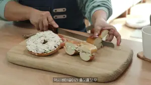 Crispy Bacon & Green Onion Bagel: Easy & Delicious Recipe