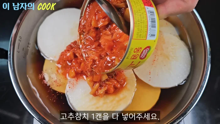 Add the spicy tuna and its oil.