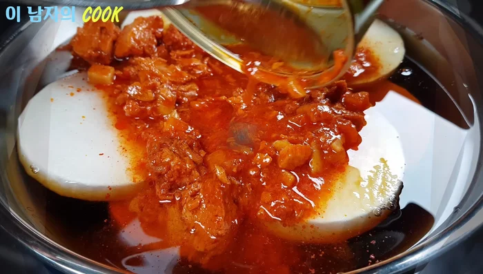 Add 3 spoons of cooking wine.
