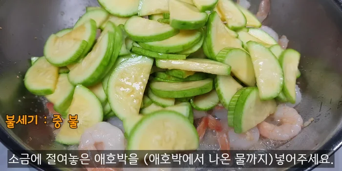 Add the marinated zucchini (including the water) and sliced onions. Add 2 tablespoons of tuna liquid.