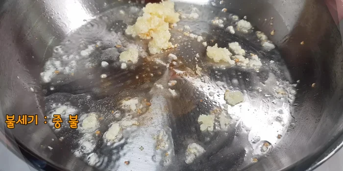 Add minced garlic and stir-fry until fragrant. Add shrimp and stir-fry for 30 seconds.