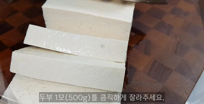 Prepare tofu, pan-fry until golden brown, and cut into pieces.