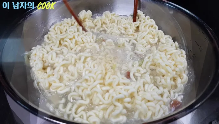 Add the prepared onions.