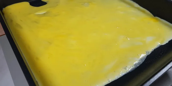 Thinly slice the egg mixture and green onions.
