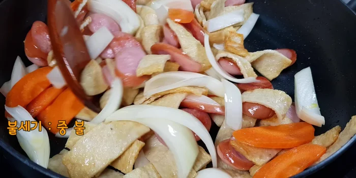 Pour in the seasoning sauce and simmer for 2 minutes.