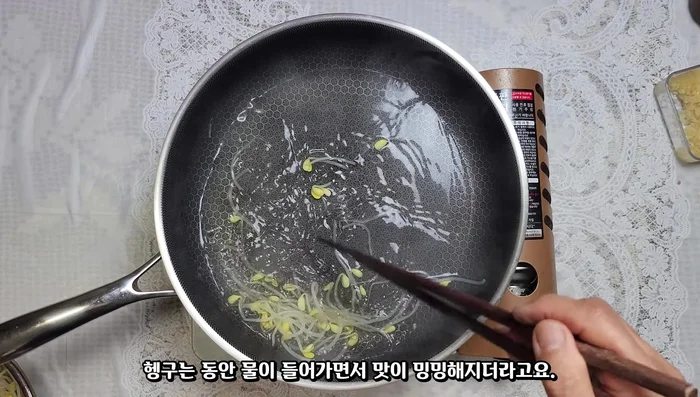 Do not rinse the blanched bean sprouts in cold water to preserve the crunchy texture and flavor.