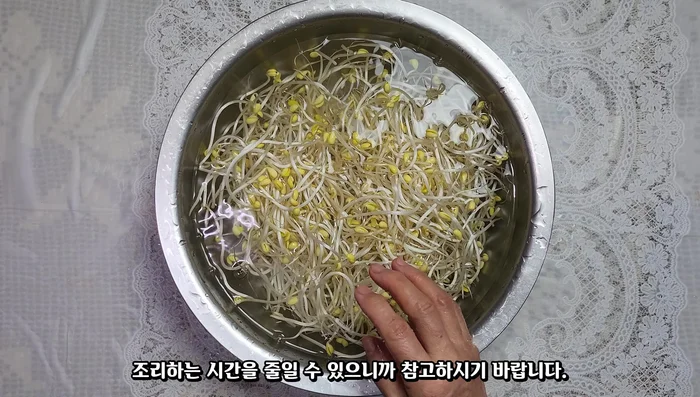 Completely drain the washed bean sprouts to reduce cooking time.
