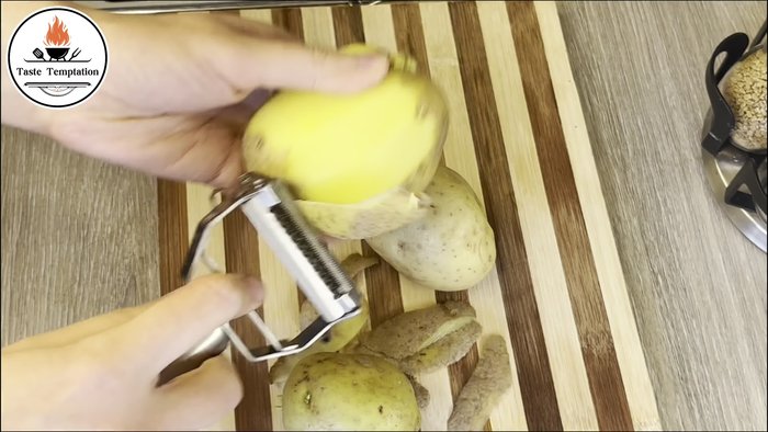 Peel and chop 600g potatoes into small pieces.