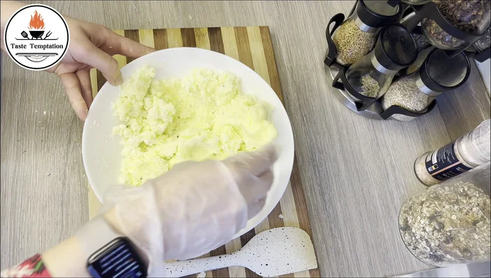 Shape the potato mixture into small balls.