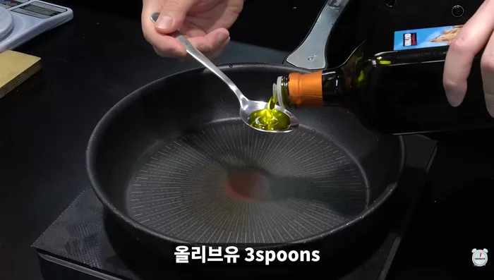 Heat olive oil in a pan and sauté chopped onion.