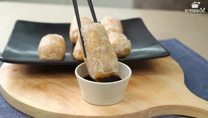 Continue assembling the dumplings. (Details omitted, needs more information from the video)