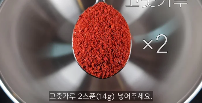 In a pan, add 6 spoons of red pepper paste, 2 spoons of red pepper powder, 1 spoon of minced garlic, and 2 spoons of red pepper oil.