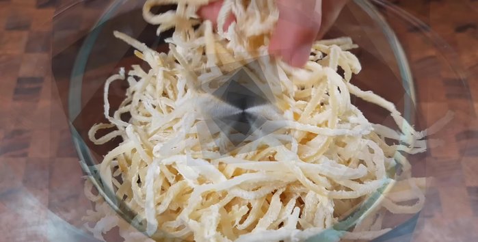 For a soft texture, add 100ml of water instead of mayonnaise. Let it sit for 10 minutes.