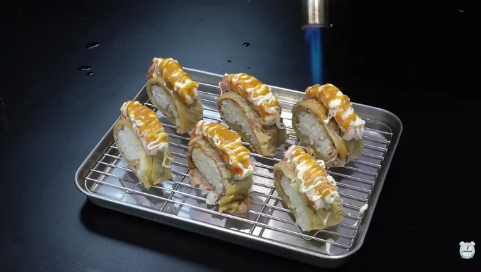 Sprinkle Mars and Daeri Aki sauce on top.