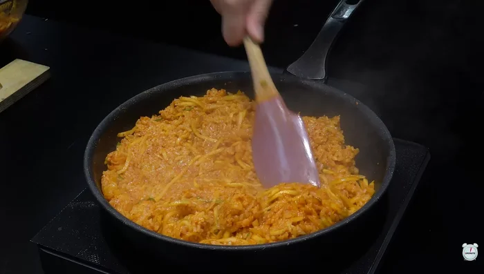 Add the remaining radish salad on top of the fried rice when it's almost done.