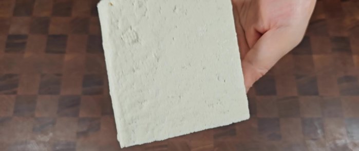 Prepare 300g of tofu for frying.