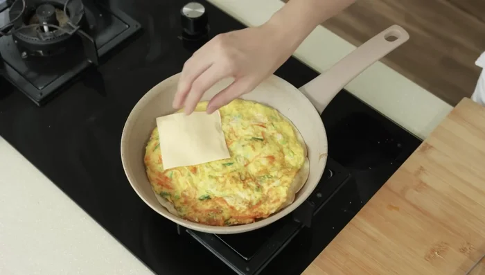 Place cheese in the middle of the tortilla-egg mixture.
