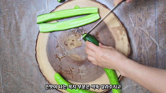 Cut off the bitter stems. Halve the cucumbers and use a spoon to remove the seeds.
