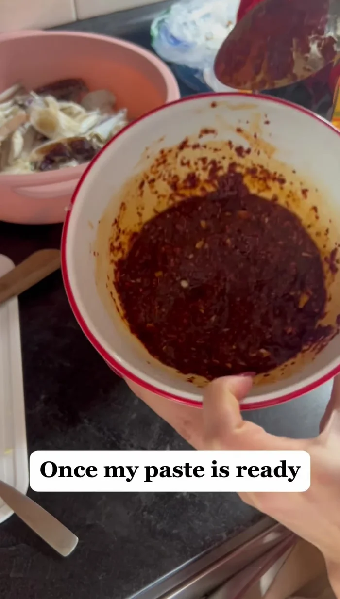 Marinate the crabs well in the prepared paste.