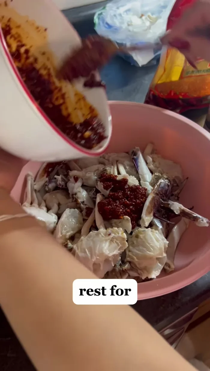 Let the crabs marinate overnight.