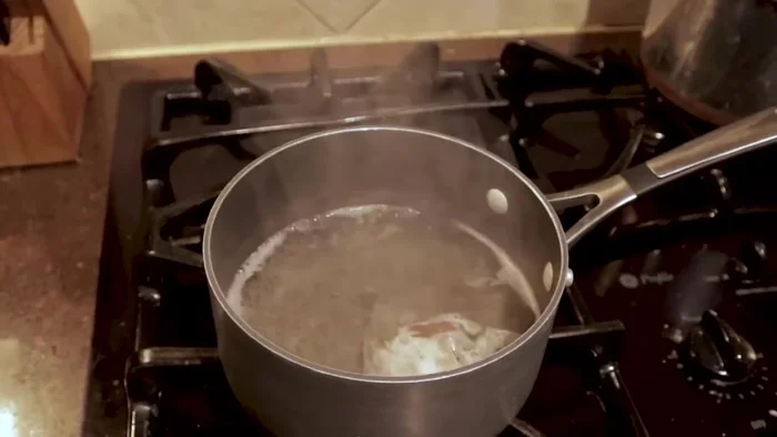 Boil for 5-10 minutes, depending on the desired strength of the broth.