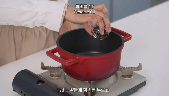 Make chili oil by heating cold oil on low heat. Add chili powder and stir well until bubbling.