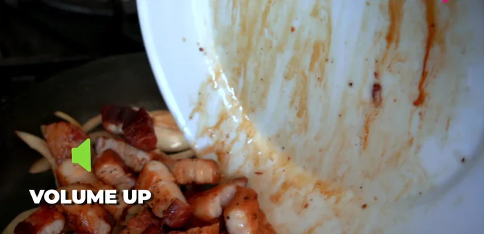 Add pork and sauce: Add the pork belly pieces to the pan. Pour in the prepared soy sauce mixture. (362.16)