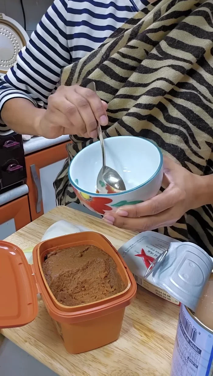 Mix the sauce: Combine gochujang, doenjang, soy sauce, Korean chili powder, cooking oil, salt, and water in a bowl. Adjust to your preferred spiciness level.