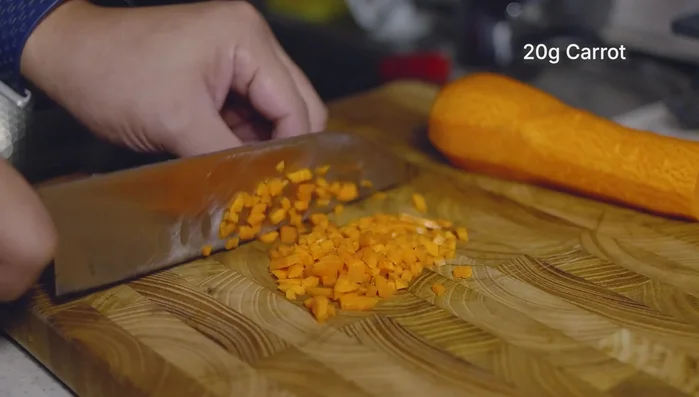 Chop the onion and carrot. Squeeze out excess water from the mushrooms and chop them finely.