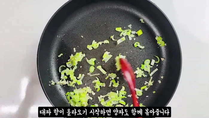 Add sliced onion, stir-fry until slightly transparent. Add oyster mushrooms and stir-fry.