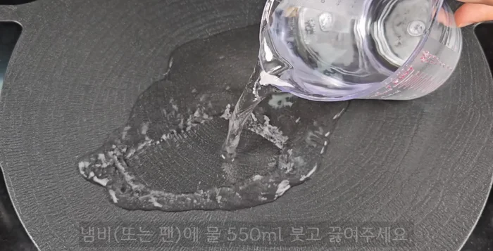 Boil 550ml of water in a pot.