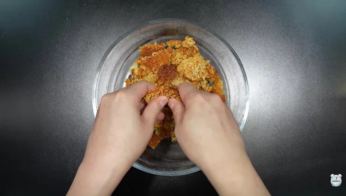 Break the finished nurungji (crispy rice) into small pieces.