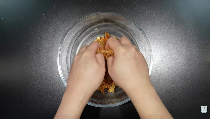 Coat the chicken gangjeong batter with the nurungji and breadcrumbs.