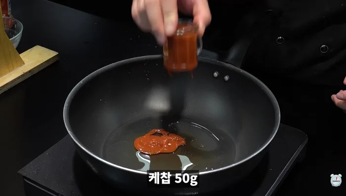 Make the sauce: Combine starch syrup, ketchup, gochujang, sugar, red pepper powder, soy sauce, minced garlic, baby sauce, and water. Mix well.