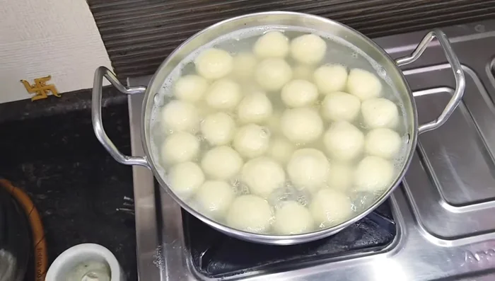 Remove the boiled balls and immediately transfer them to a bowl of ice water to cool and separate them.